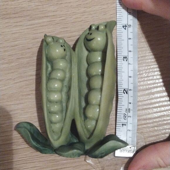 Enesco Home Grown Collection Figure Two Peas in a Pod 2006 Seagull Decor Co. - Picture 7 of 10